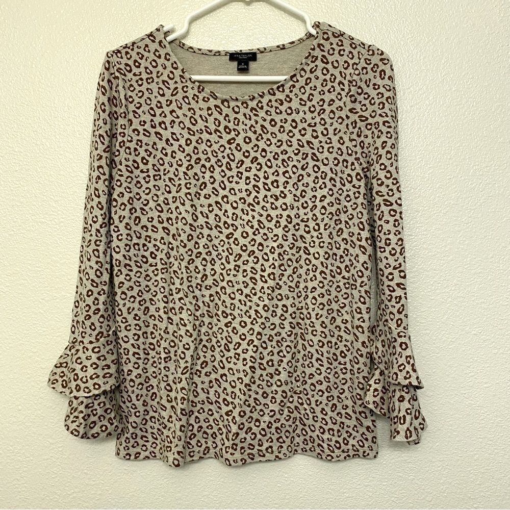 Ann Taylor Factory leopard print knit blouse top ruffled 3/4 sleeves crew neck M